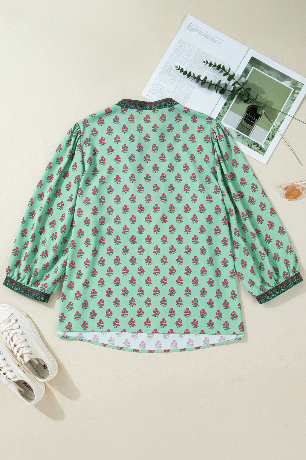 Plus Size Floral Contrast Trim V-Neck Blouse